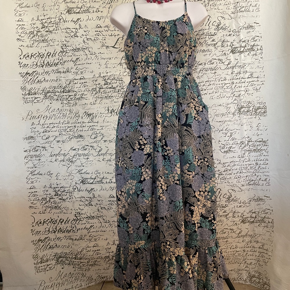 Chic Floral Maxi Dress in Black and Green